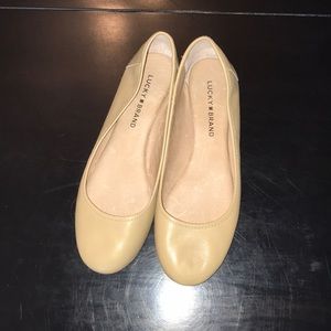 Lucky brand tan flats size 8.5 like new